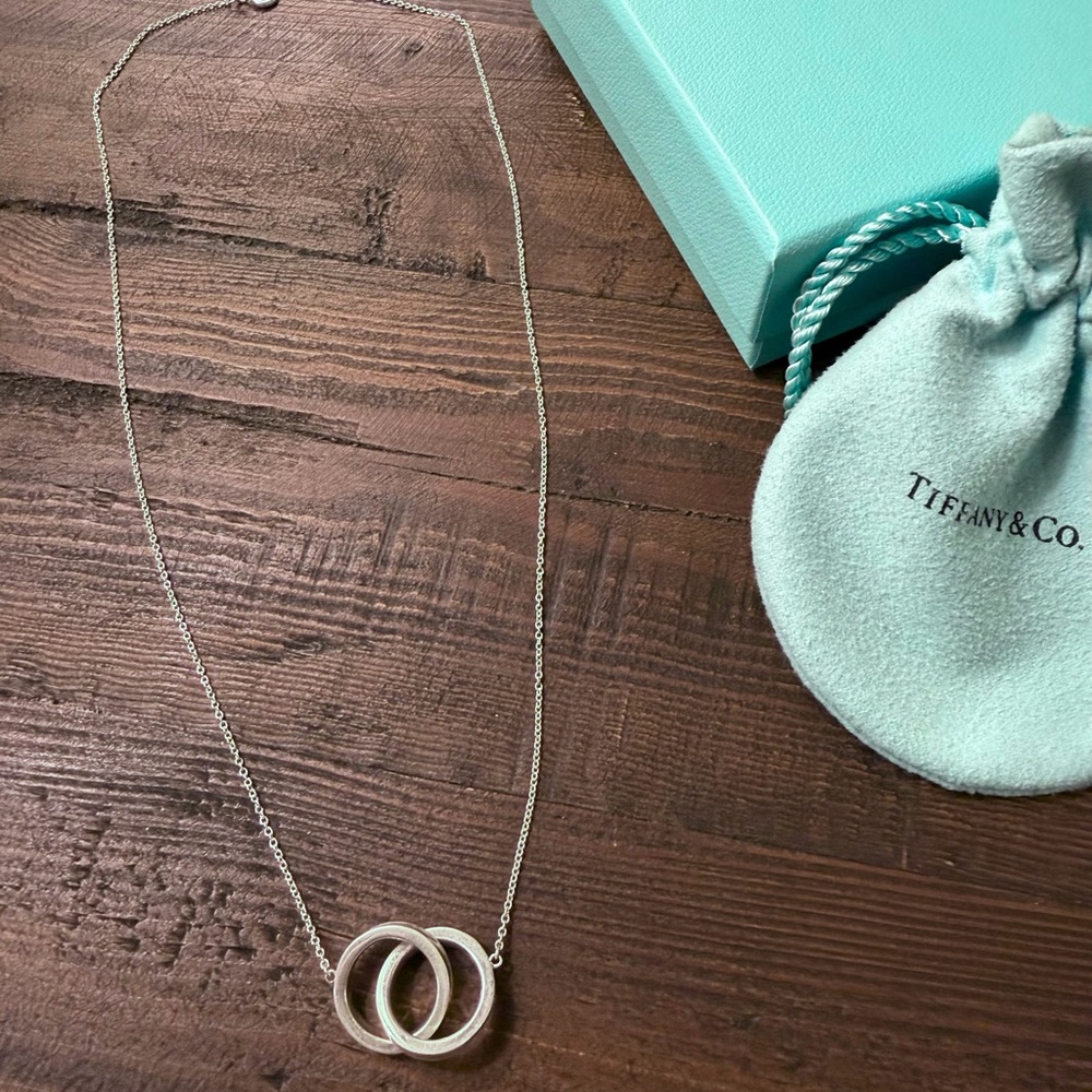 Tiffany & Co. Interlocking Circles Pendant in Silver - Picture 7 of 11